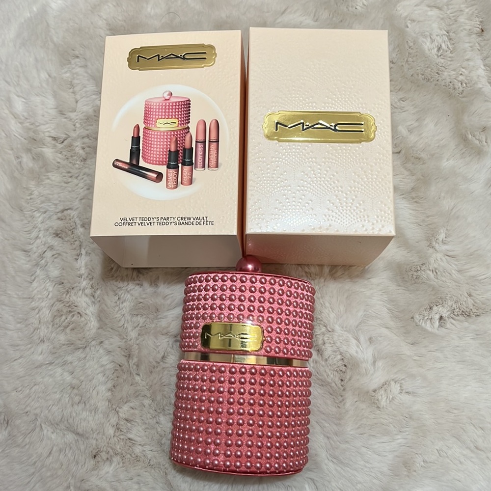 Mac Cosmetics Velvet Teddy's Party Crew Vault